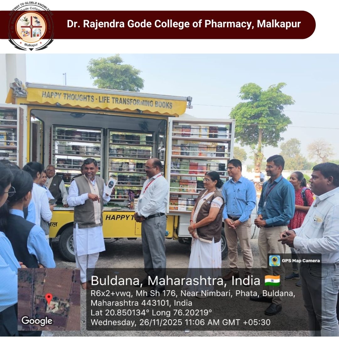 डॉ. राजेंद्र गोडे कॉलेज ऑफ फार्मसी हॅपी थॉट्स यांच्या ग्रंथ प्रदर्शनी चे आयोजन